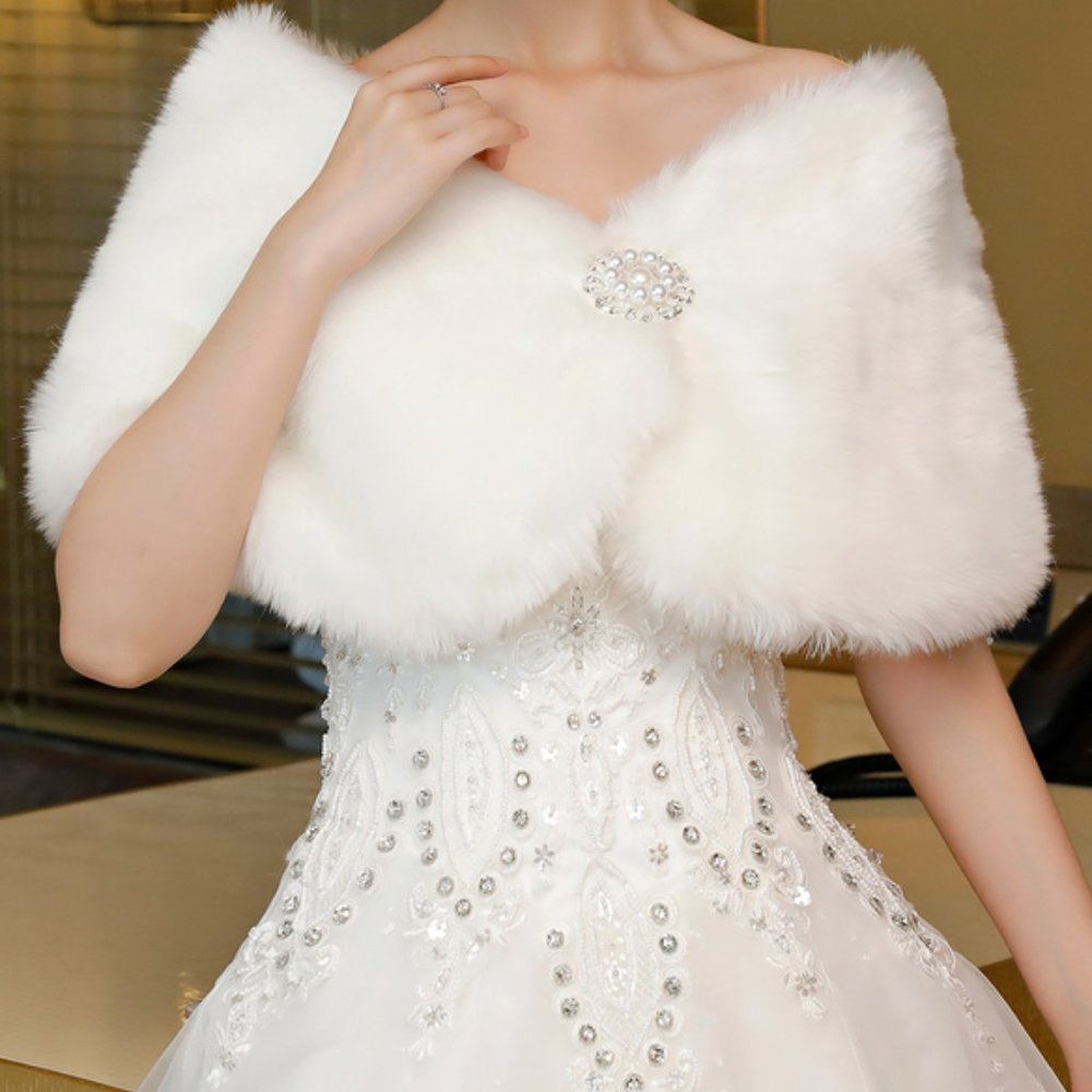 Fake Fur Shawl Off White